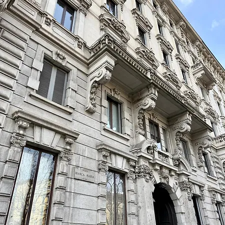 Lr Deluxe - San Babila Cozy Apartment Milan