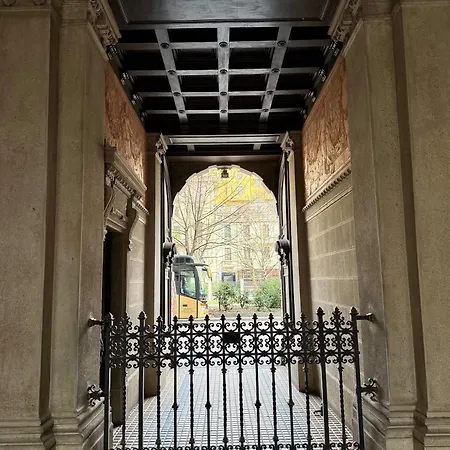 Lr Deluxe - San Babila Cozy Apartment Milan