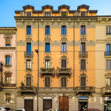 Modern Near Station Milão