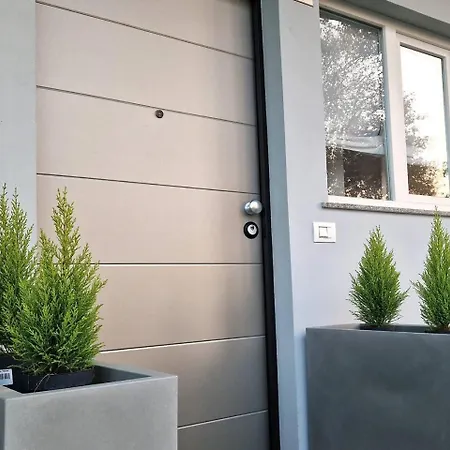 Apartment Fantastic Loft Famagosta Parkingnetflix