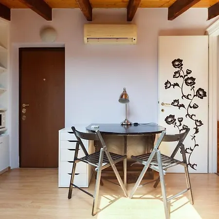 Charming Attic In The Center Of Milan! Apartment