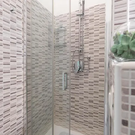 Comfortable Flat Inside Isola And Garibaldi District *