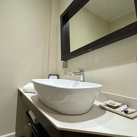 Townhouse 33 Hotel 4*