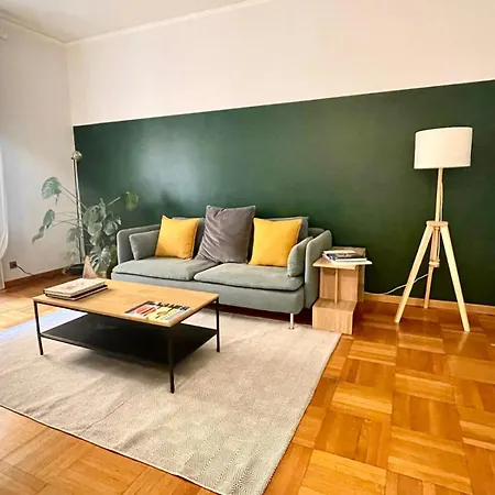 Downtown Chic - Quiet Retreat With Free Wifi & Air Conditioning Милан