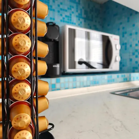 Center In Shopping And Living Area With Ac, Wifi, Steps From M1 And Airport And Fiera Link