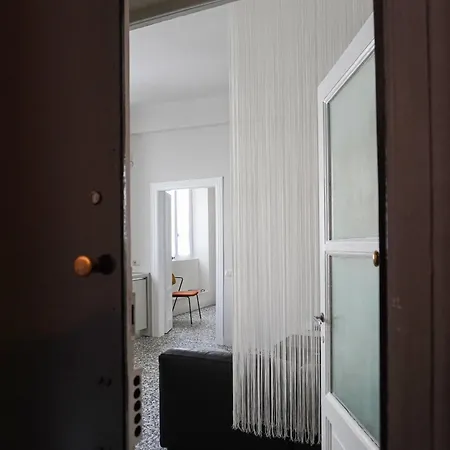 Newly Renovated Two-room Apartment *