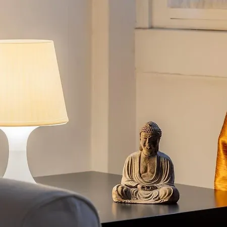 Apartment Life - Charming Joie De Vivre *