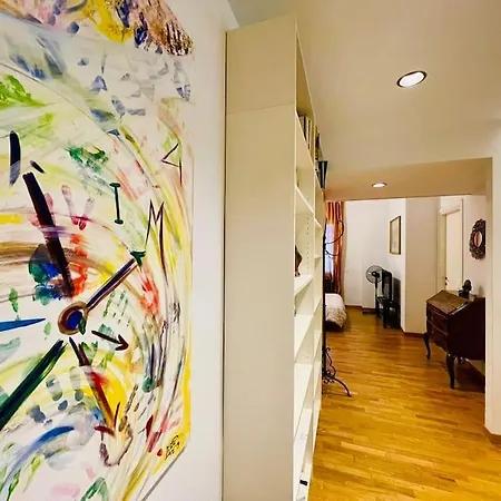 Apartment Life - Charming Joie De Vivre *