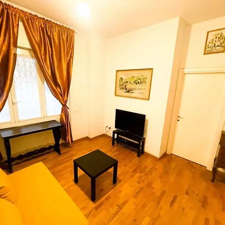 Life - Charming Joie De Vivre Apartment Mailand