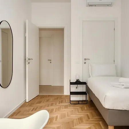 Apartment Joivy Beautiful And Modern With 2 Balconies Milan