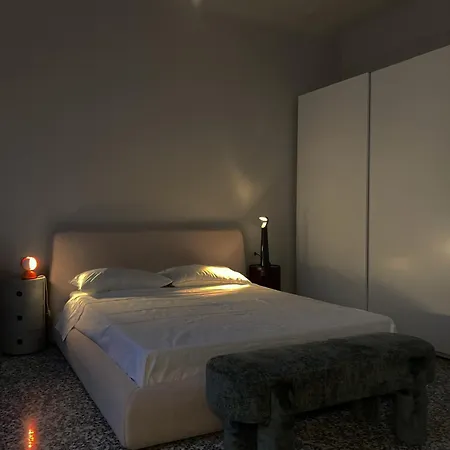 Newly Renovated Two-room *