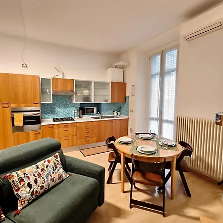 Center In Shopping And Living Area With Ac, Wifi, Steps From M1 And Airport And Fiera Link Apartment Milan