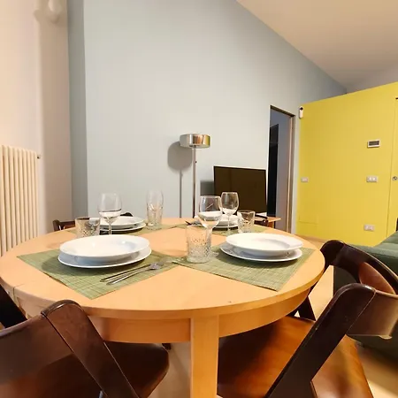 Center In Shopping And Living Area With Ac, Wifi, Steps From M1 And Airport And Fiera Link Appartement *