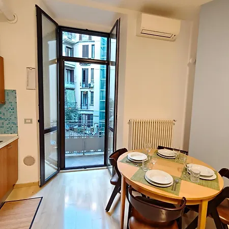 Center In Shopping And Living Area With Ac, Wifi, Steps From M1 And Airport And Fiera Link Appartement Milaan