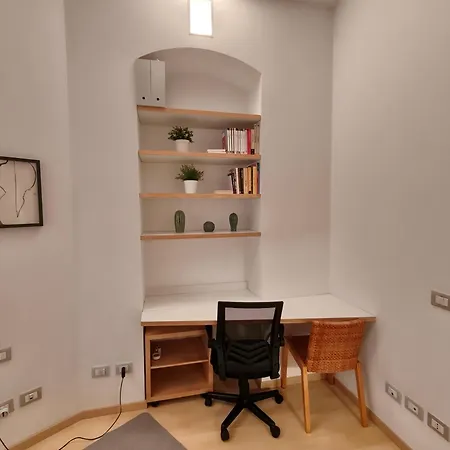 Center In Shopping And Living Area With Ac, Wifi, Steps From M1 And Airport And Fiera Link Appartement Milaan