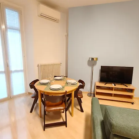 Center In Shopping And Living Area With Ac, Wifi, Steps From M1 And Airport And Fiera Link