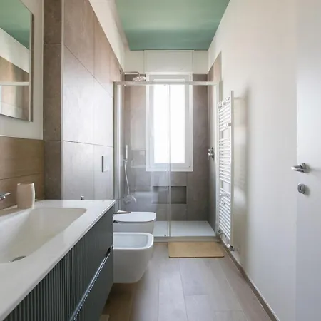 Elegante A 300 M Dalla Metro Zara