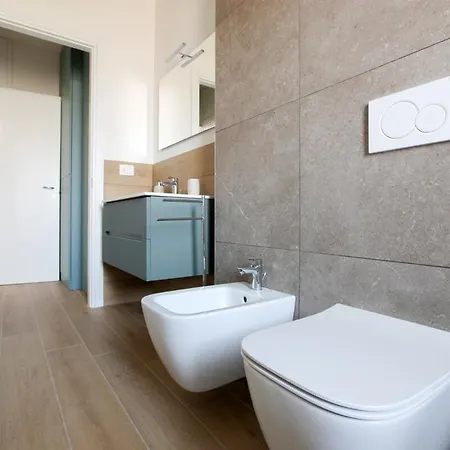 Elegante A 300 M Dalla Metro Zara Appartamento *