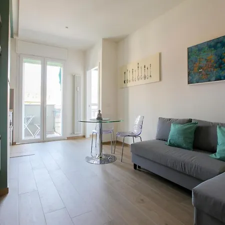 Elegante A 300 M Dalla Metro Zara