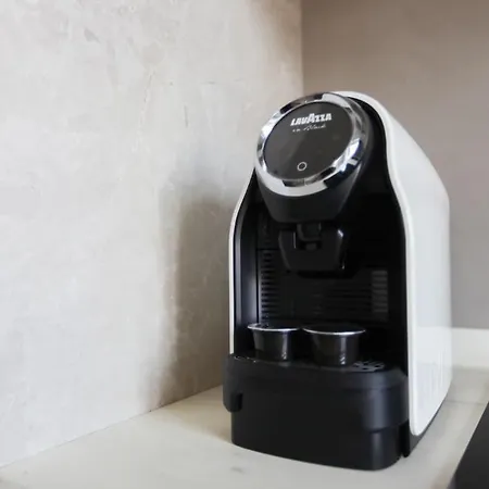 Elegante A 300 M Dalla Metro Zara Appartamento *