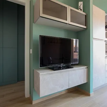 Elegante A 300 M Dalla Metro Zara