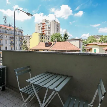 Appartamento Elegante A 300 M Dalla Metro Zara Milano