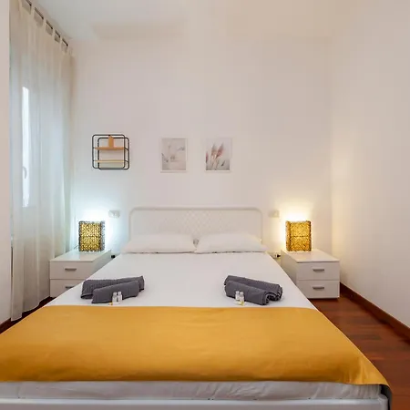 Lägenhet Lovely Two-room In Loreto Milano