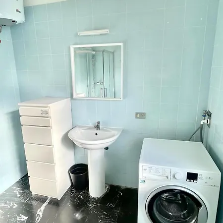 Διαμέρισμα Downtown Chic - Quiet Retreat With Free Wifi & Air Conditioning