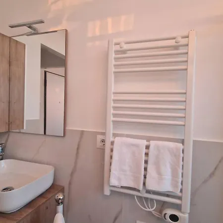 Cozy Flat In Famagosta Area Near The Unipol Forum Di Assago דירה *