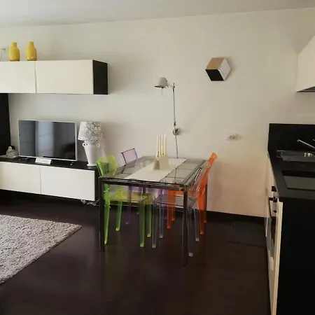 Apartament Delightful Two-room In Brera Mediolan