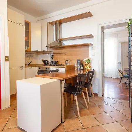 The Floral Haven - Near M3 Apartment Milan