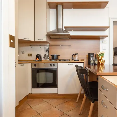 The Floral Haven - Near M3 Apartment Milan