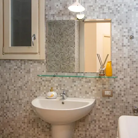 Free Parking - Magritte Gallery * Milaan