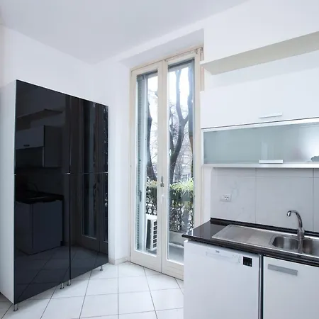 Free Parking - Magritte Gallery * Milaan