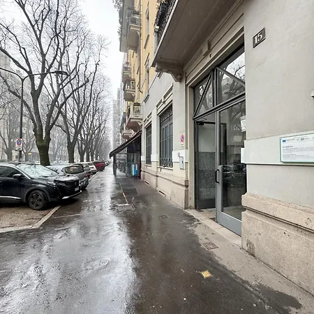 Free Parking - Magritte Gallery * Milaan