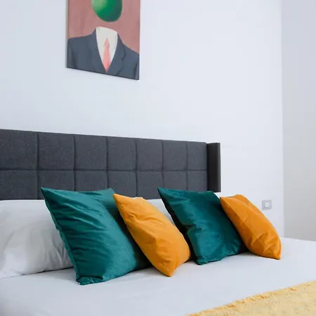 Free Parking - Magritte Gallery Appartement