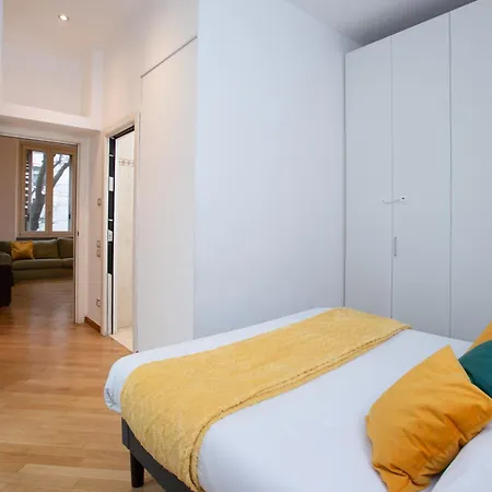 Free Parking - Magritte Gallery * Milaan