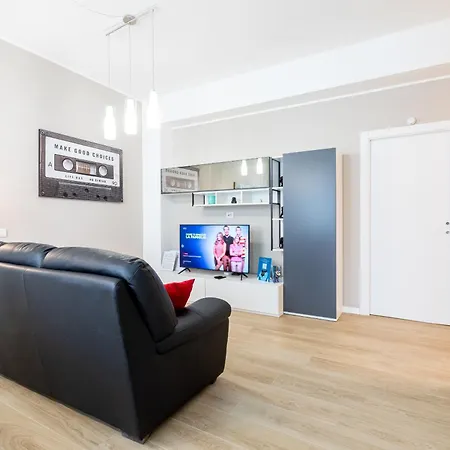 Certosa Enchanting With Balcony - Collection Apartment