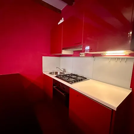 La Vie En Rouge - Porta Venezia * ミラノ