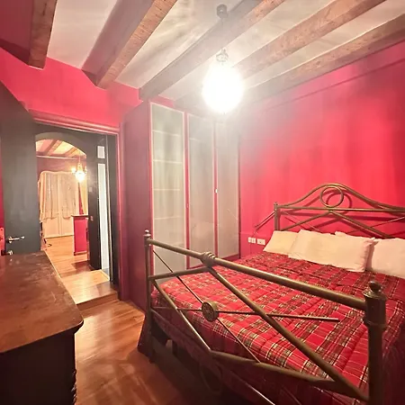 La Vie En Rouge - Porta Venezia Apartmán *