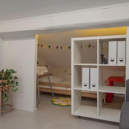 I Host - Jenner 14 * ميلان