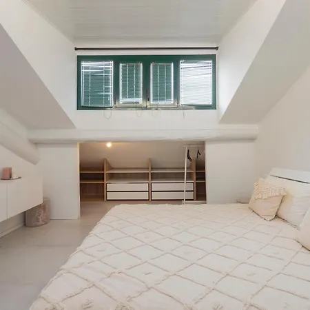 I Host - Jenner 14 * ميلان