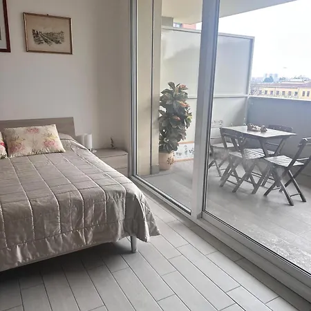 Cozy Near Life Apartment