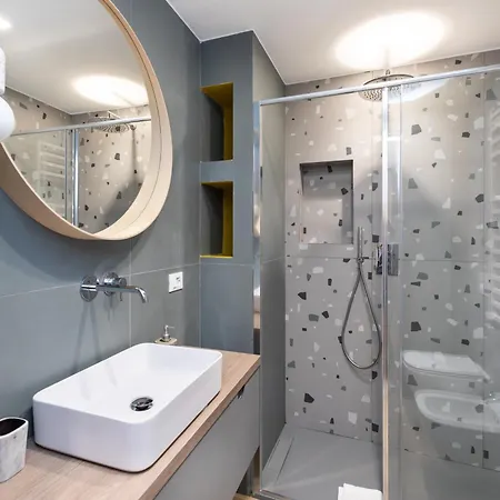 Magnoliaapartments - 11 Manara Center