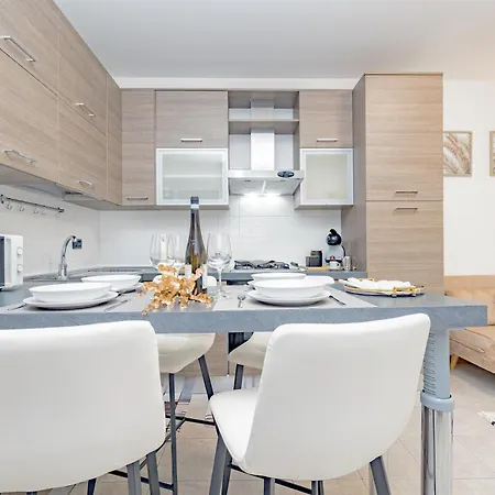 Skyline Milano-terrazza E Box Auto Esclusivo Apartamento Milão