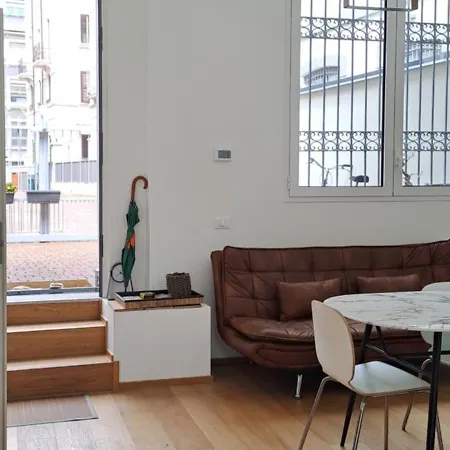 아파트 Beautiful Loft Near Navigli