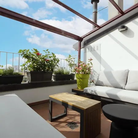 Penthouse With Patio & 2 Baths, 10 Min To Duomo Apartment *