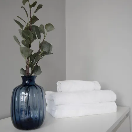 Penthouse With Patio & 2 Baths, 10 Min To Duomo Appartamento