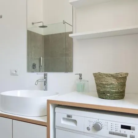 Youhosty - Garibaldi72 מילאנו