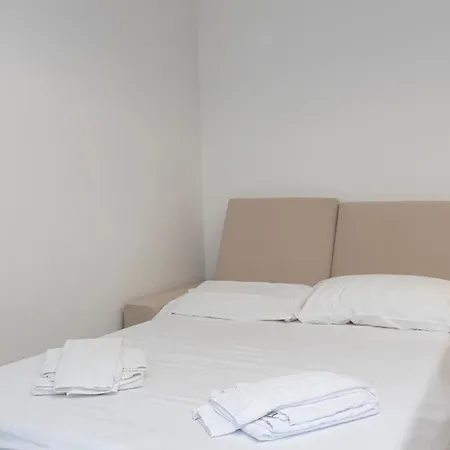 Oasi Urbana A Milano: Piazza Insubria * Milán